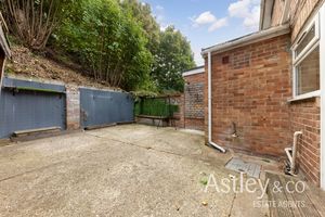courtyard- click for photo gallery